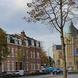 mansion-6.valkenburgaandegeul-hotels.com/